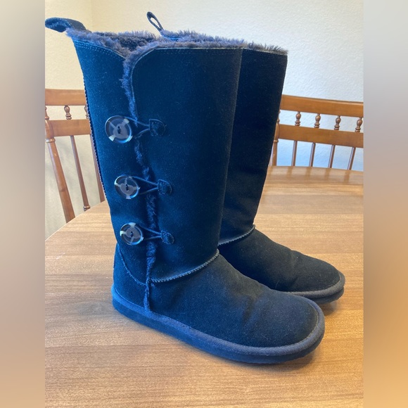 Boots - Picture 1 of 3